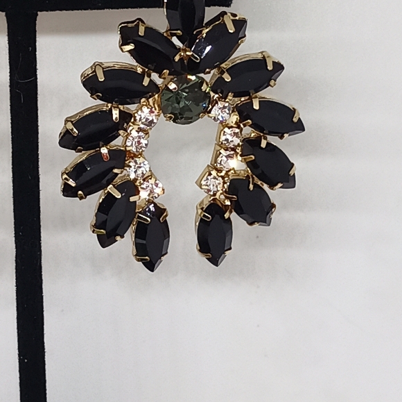 Amari crown gemstone earrings - Picture 3 of 6